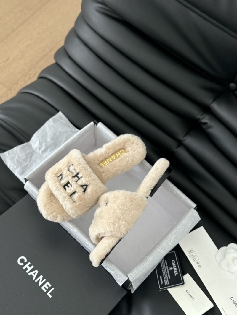 Ch**el slippers